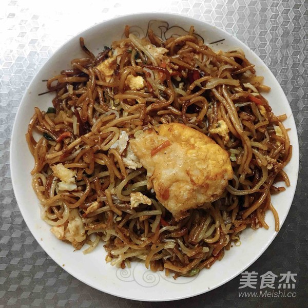 綠豆芽雞蛋炒面的做法-家常味炒菜譜