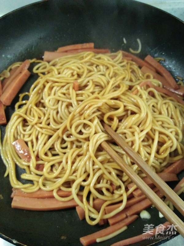 火腿蛋拌面的做法-咸鮮味拌菜譜