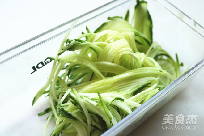 雞絲涼面的做法-家常味拌菜譜-易網健康養生網 雞絲涼面的做法-家常味拌菜譜