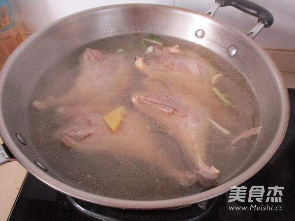 腐乳醬鴨的做法-咸鮮味燒菜譜-易網健康養生網 腐乳醬鴨的做法-咸鮮味燒菜譜