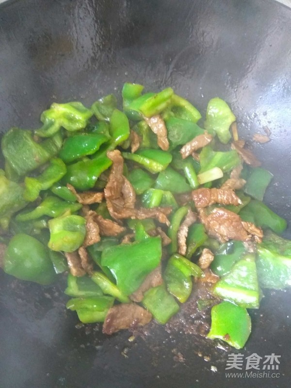 大辣椒炒肉的做法-家常味炒菜譜-易網健康養生網 大辣椒炒肉的做法-家常味炒菜譜