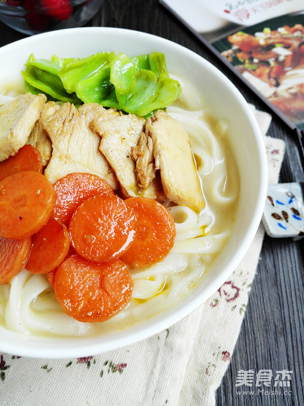 胡蘿卜雞肉面條的做法-家常味煮菜譜