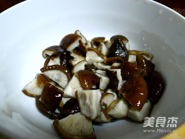 蔥油拌香菇的做法-蔥香味拌菜譜