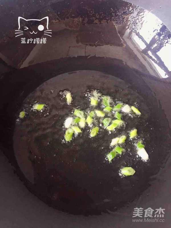 香菇雞肉炸醬面的做法-家常味炸菜譜