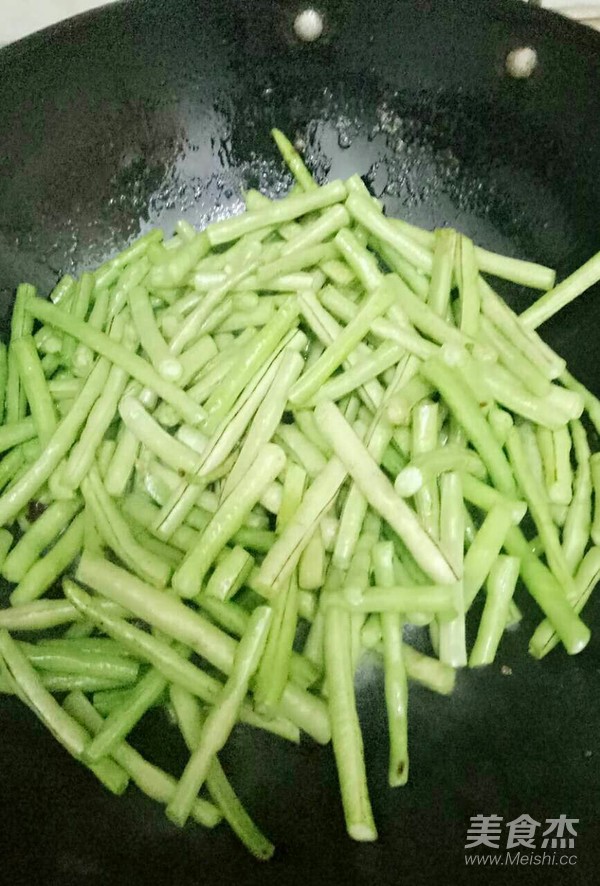 清炒豆角的做法-家常味炒菜譜-易網健康養生網 清炒豆角的做法-家常味炒菜譜
