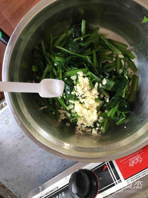 涼拌菠菜的做法-家常味拌菜譜