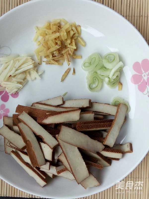 佛手瓜炒豆干紅蘿卜的做法-咸鮮味炒菜譜-易網健康養生網 佛手瓜炒豆干紅蘿卜的做法-咸鮮味炒菜譜