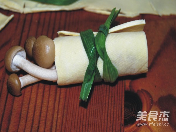 百葉培根菌菇卷的做法-咸鮮味蒸菜譜-易網(wǎng)健康養(yǎng)生網(wǎng) 百葉培根菌菇卷的做法-咸鮮味蒸菜譜