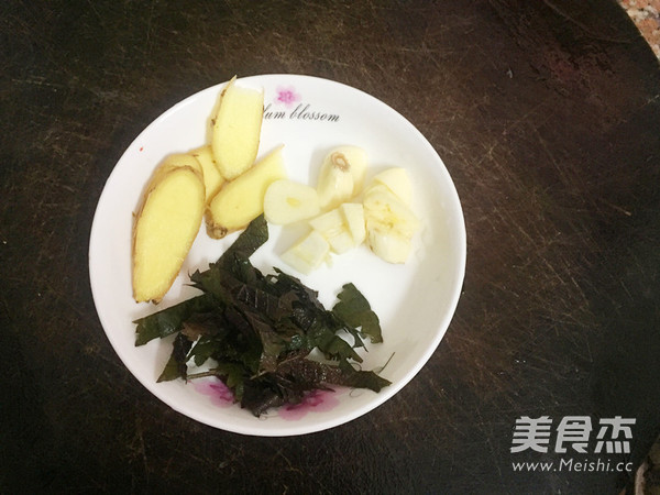 大閘蟹燜滑雞的做法-家常味燜菜譜