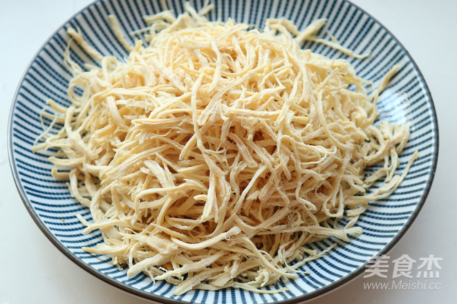 雞絲涼面的做法-家常味拌菜譜-易網健康養生網 雞絲涼面的做法-家常味拌菜譜