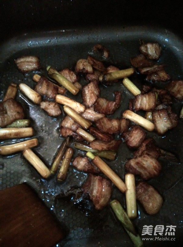 下飯菜蒜葉五花肉的做法-家常味炒菜譜