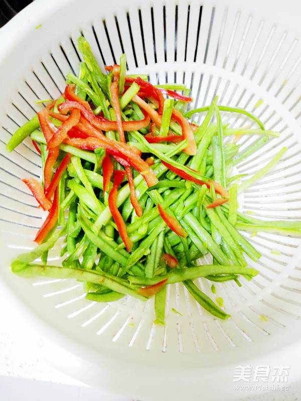 豆角肉絲炒面的做法-家常味炒菜譜