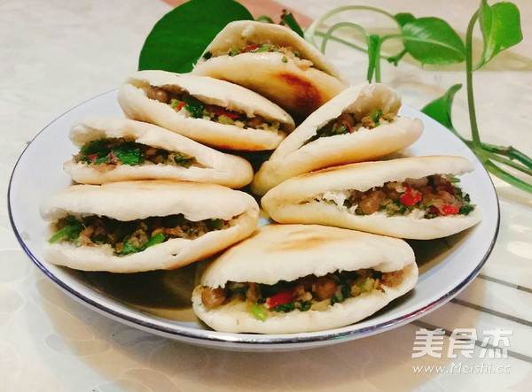 鹵肉香菜夾饃的做法-醬香味煨菜譜