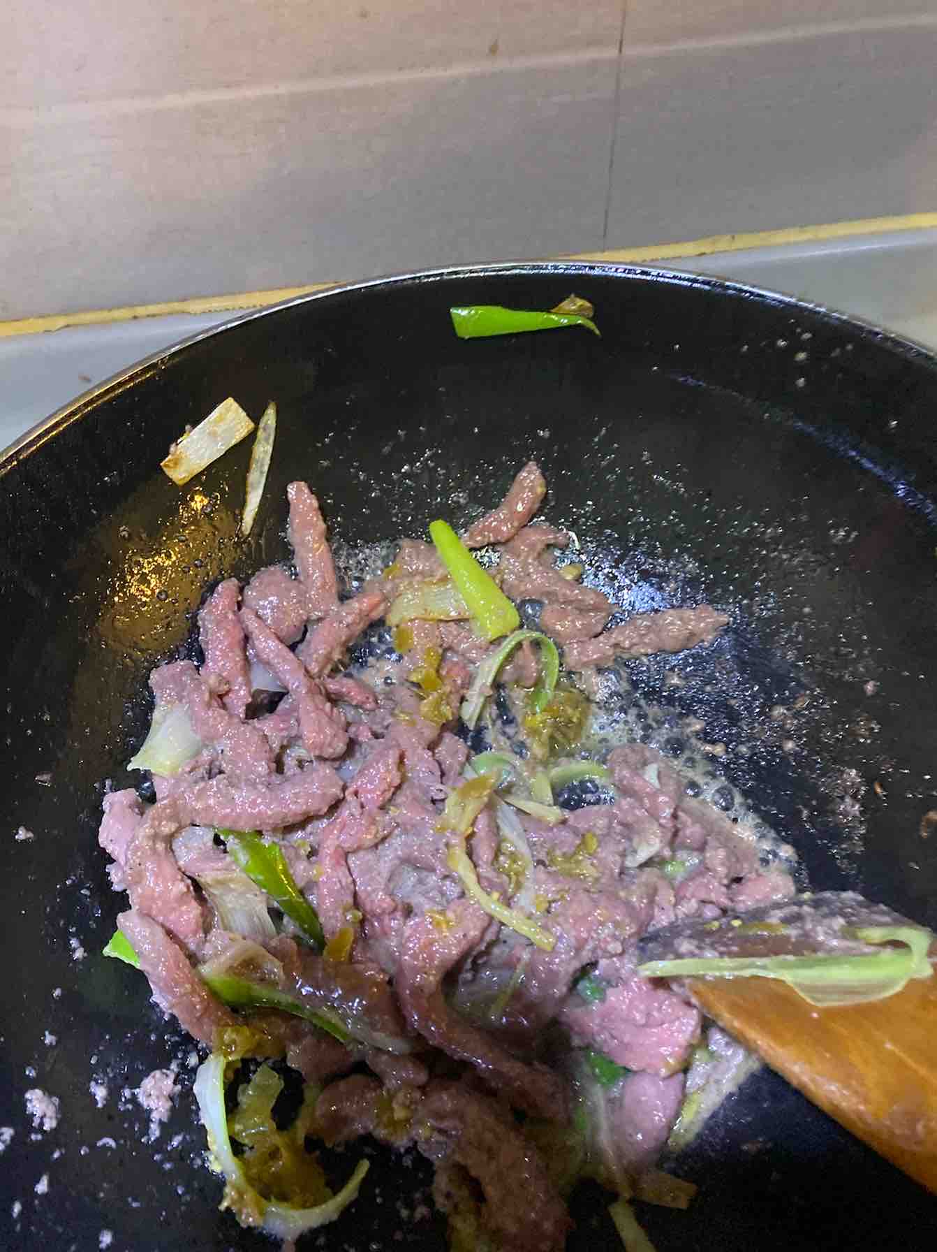 蔥爆黑椒牛柳的做法-家常味炒菜譜