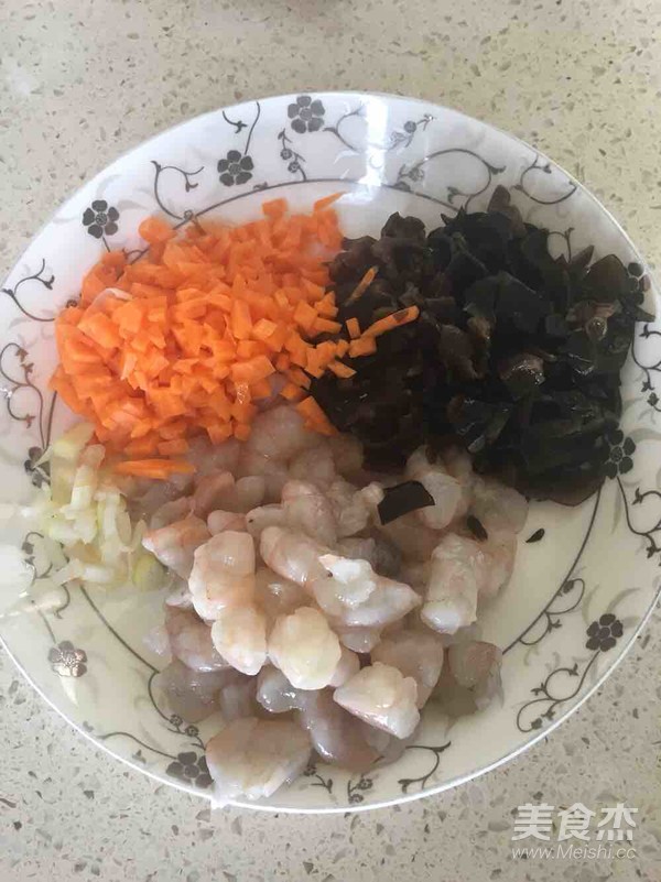 簡(jiǎn)易版蝦仁雞蛋炒飯的做法-咸鮮味炒菜譜