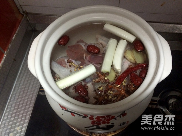 香菇雞湯的做法-咸鮮味燉菜譜