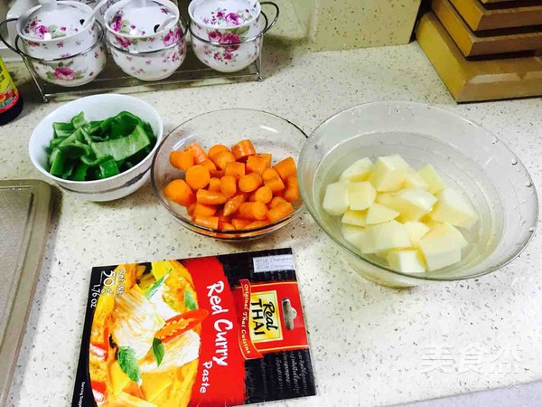 紅咖喱牛肉的做法-咖喱味煮菜譜