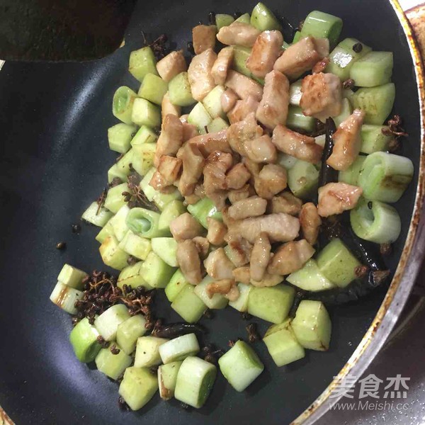 宮保雞丁的做法-酸甜味炒菜譜