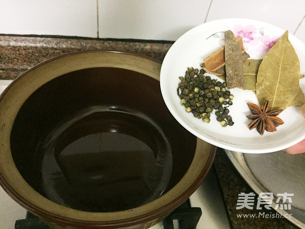 香鹵牛肉的做法-五香味鹵菜譜