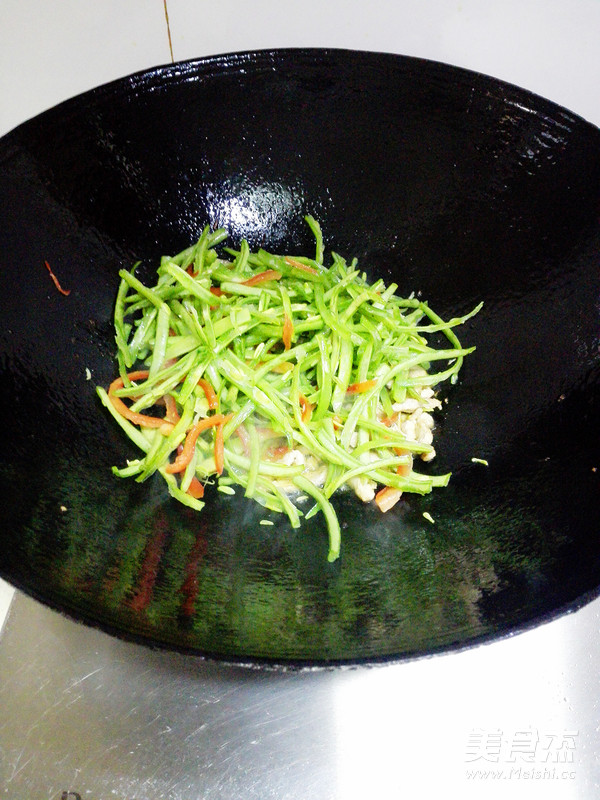 豆角肉絲炒面的做法-家常味炒菜譜