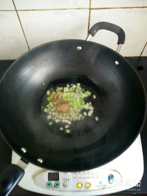 西蘭花炒胡蘿卜的做法-家常味炒菜譜