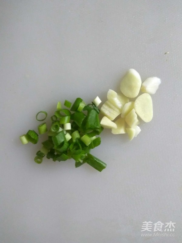 角瓜炒香腸的做法-家常味炒菜譜-易網(wǎng)健康養(yǎng)生網(wǎng) 角瓜炒香腸的做法-家常味炒菜譜