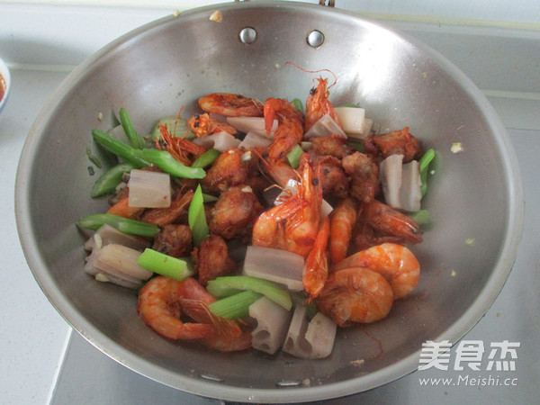 干鍋雞翅蝦的做法-香辣味燒菜譜