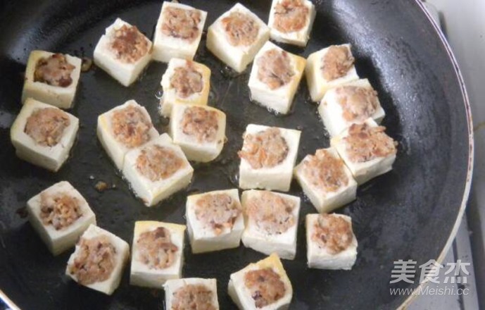 客家釀豆腐煲的做法-家常味煲菜譜