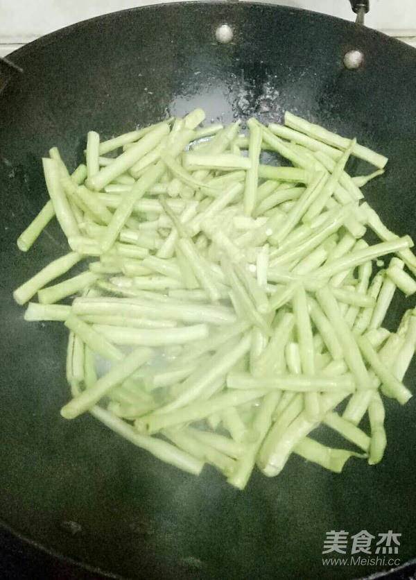清炒豆角的做法-家常味炒菜譜-易網健康養生網 清炒豆角的做法-家常味炒菜譜