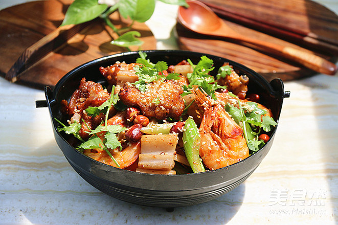 干鍋雞翅蝦的做法-香辣味燒菜譜