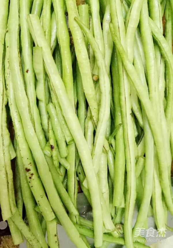 清炒豆角的做法-家常味炒菜譜-易網<a href=http://www.gyfww.com/ target=_blank class=infotextkey>健康養生</a>網 清炒豆角的做法-家常味炒菜譜
