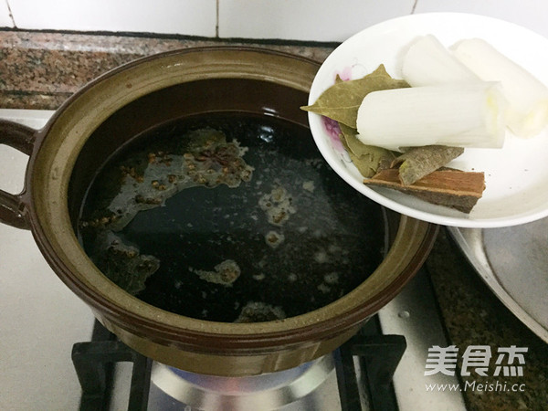 香鹵牛肉的做法-五香味鹵菜譜