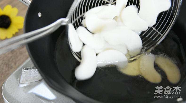 避風塘炒年糕的做法-麻辣味炒菜譜