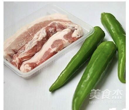 尖椒釀肉的做法-香辣味煎菜譜-易網<a href=http://www.gyfww.com/ target=_blank class=infotextkey>健康養生</a>網 尖椒釀肉的做法-香辣味煎菜譜