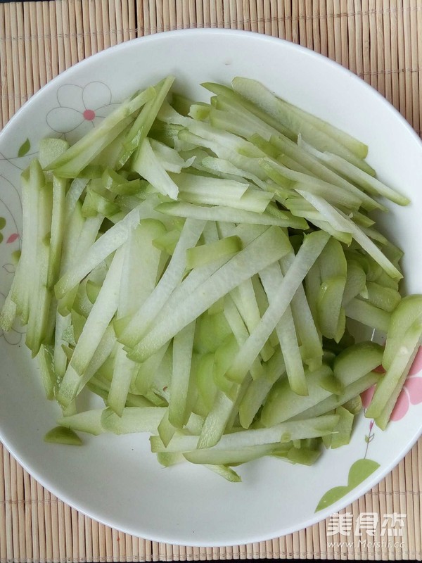 佛手瓜炒豆干紅蘿卜的做法-咸鮮味炒菜譜-易網健康養生網 佛手瓜炒豆干紅蘿卜的做法-咸鮮味炒菜譜