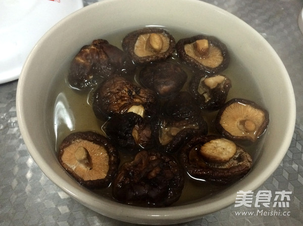 香菇雞湯的做法-咸鮮味燉菜譜