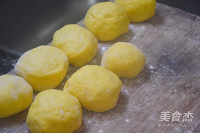 懶蛋蛋南瓜饅頭的做法-甜味蒸菜譜-易網健康養(yǎng)生網 懶蛋蛋南瓜饅頭的做法-甜味蒸菜譜