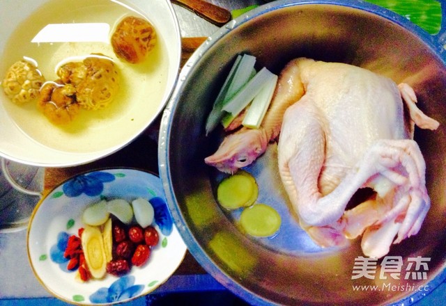 黃芪花菇燉童子雞的做法-咸鮮味燉菜譜