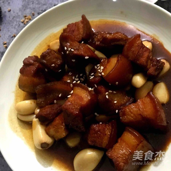 臘八蒜紅燒肉的做法-魚香味燉菜譜