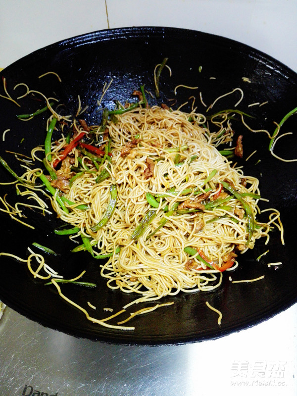 豆角肉絲炒面的做法-家常味炒菜譜