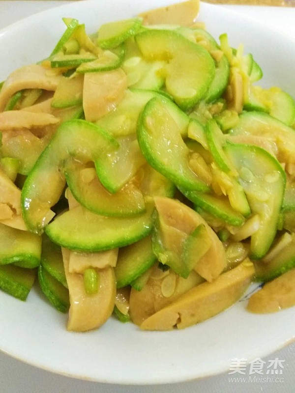 角瓜炒香腸的做法-家常味炒菜譜-易網(wǎng)健康養(yǎng)生網(wǎng) 角瓜炒香腸的做法-家常味炒菜譜