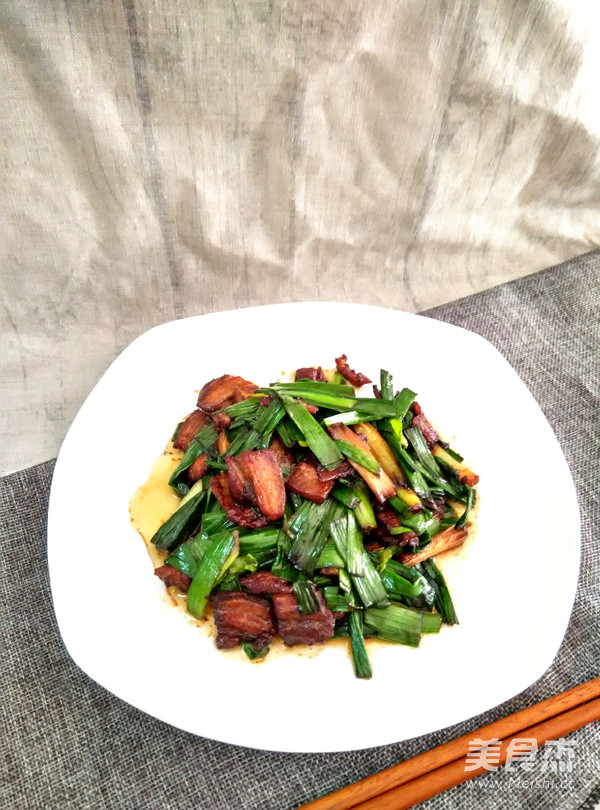 下飯菜蒜葉五花肉的做法-家常味炒菜譜