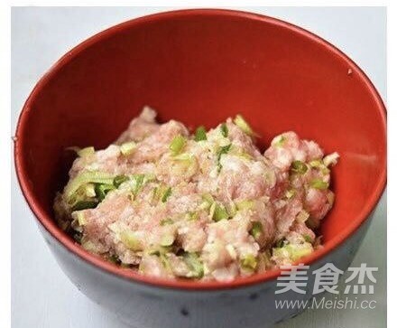 尖椒釀肉的做法-香辣味煎菜譜-易網健康養生網 尖椒釀肉的做法-香辣味煎菜譜