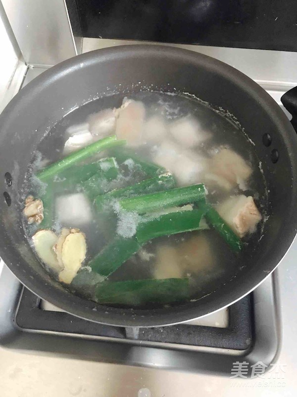 臘八蒜紅燒肉的做法-魚香味燉菜譜