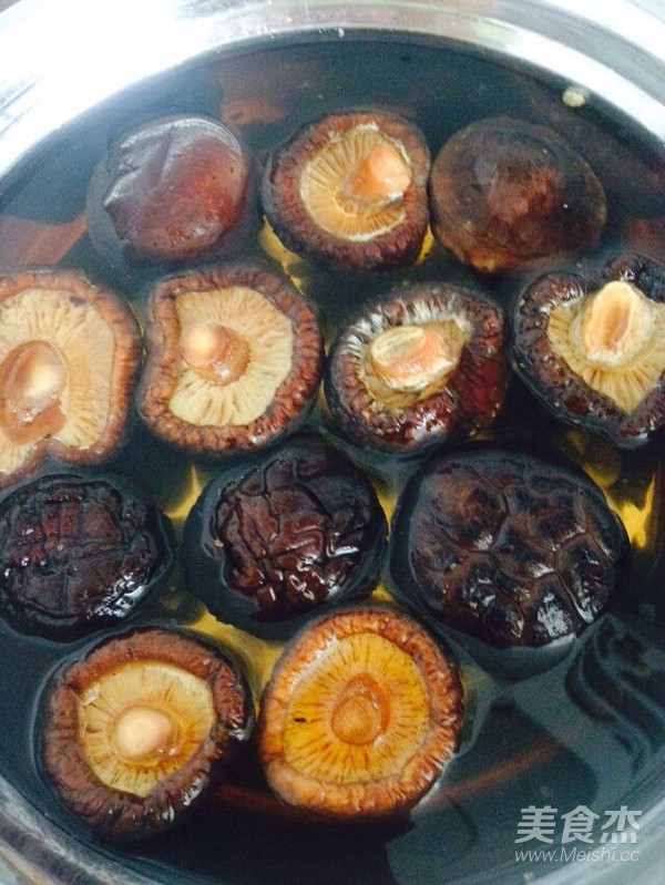 香菇炒雞的做法-家常味炒菜譜-易網<a href=http://www.gyfww.com/ target=_blank class=infotextkey>健康養生</a>網 香菇炒雞的做法-家常味炒菜譜