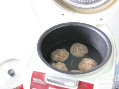 最好吃的揚州獅子頭的做法-家常味煮菜譜