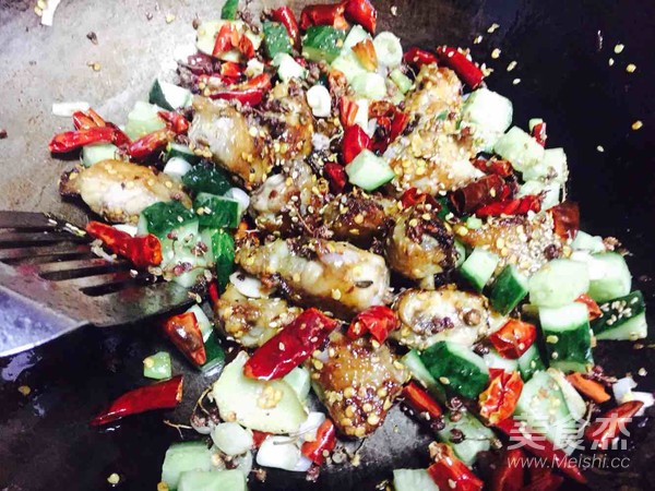 山城雞翅的做法-麻辣味炒菜譜