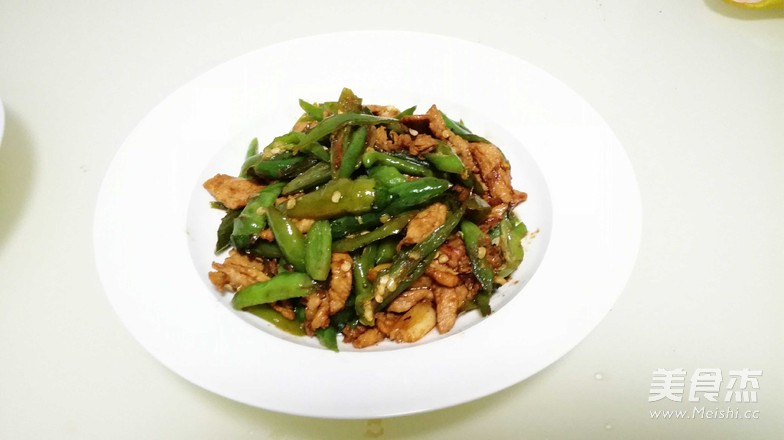 辣椒炒肉的做法-蒜香味炒菜譜