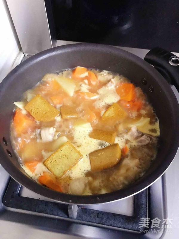 咖喱雞塊的做法-香辣味炒菜譜-易網健康養生網 咖喱雞塊的做法-香辣味炒菜譜