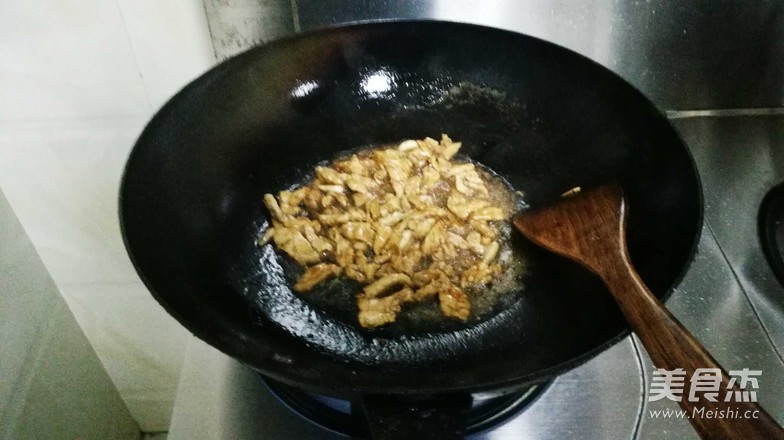 辣椒炒肉的做法-蒜香味炒菜譜